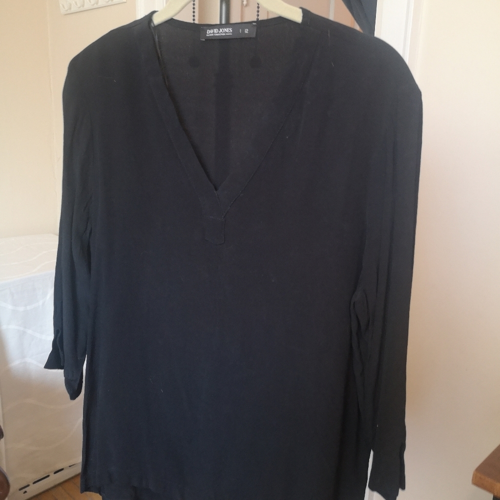 3/$20 David Jones black v-neck top